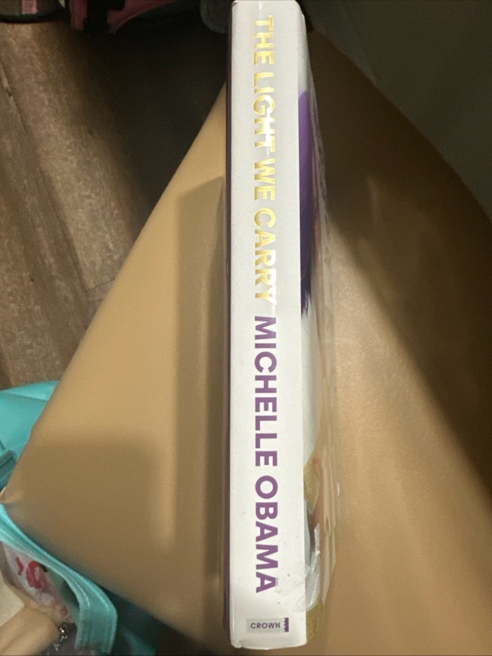 The Light We Carry - White & Gold Hardcover Michelle Obama - Picture 3 of 3